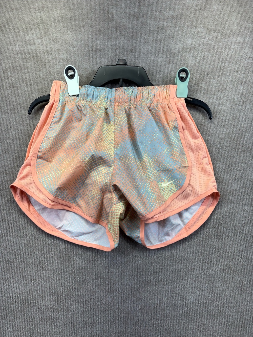 NEW Women's X-Small Nike Tempo Dri-FIT Mid-Rise Lined Running Shorts Apricot XS